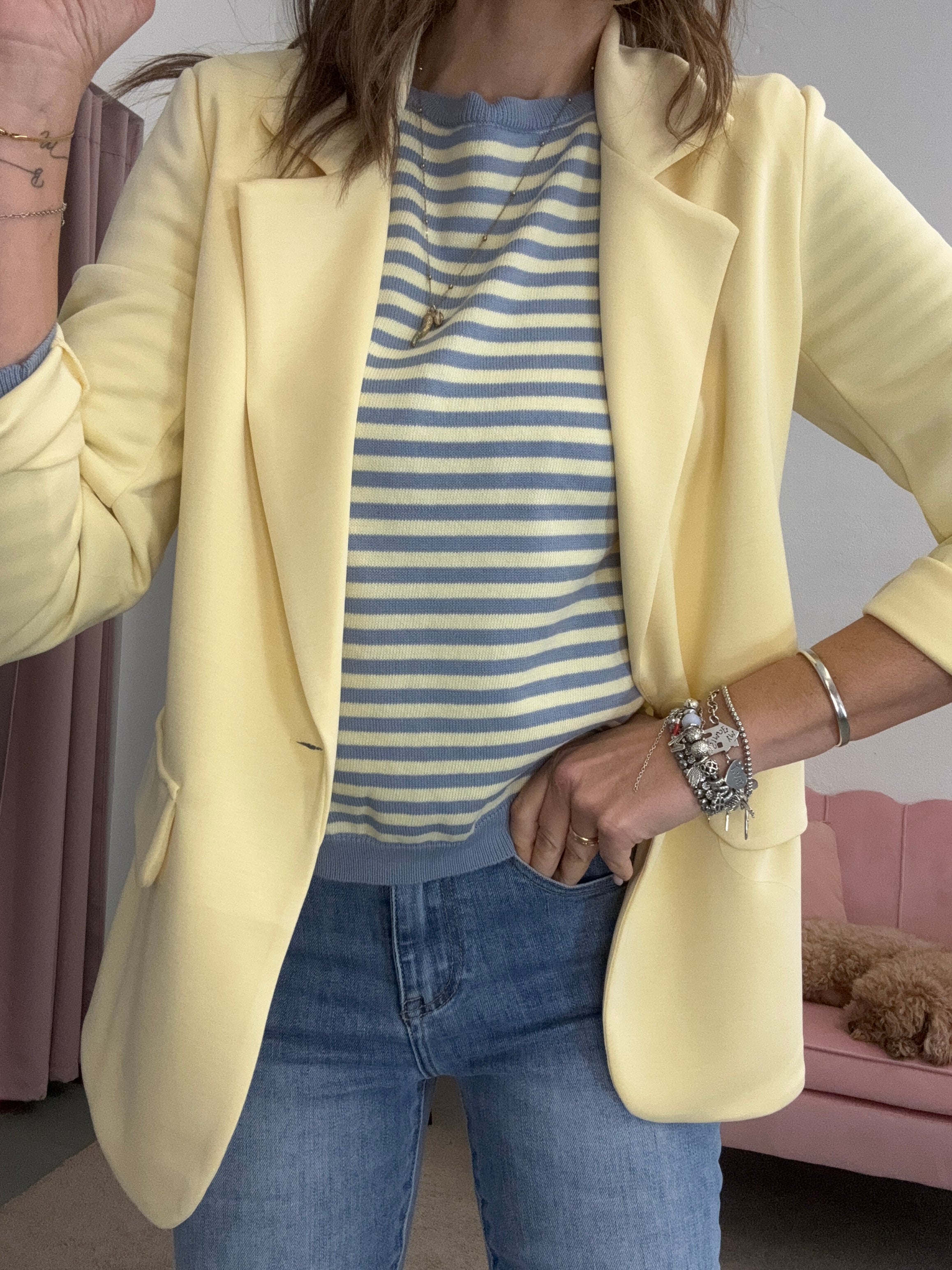 La giacca viscosa ad una bottone