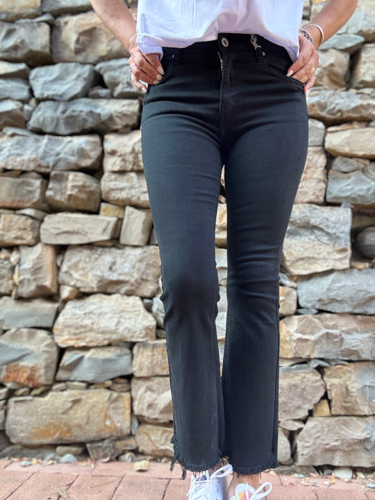 Il jeans trombetta con le frangette