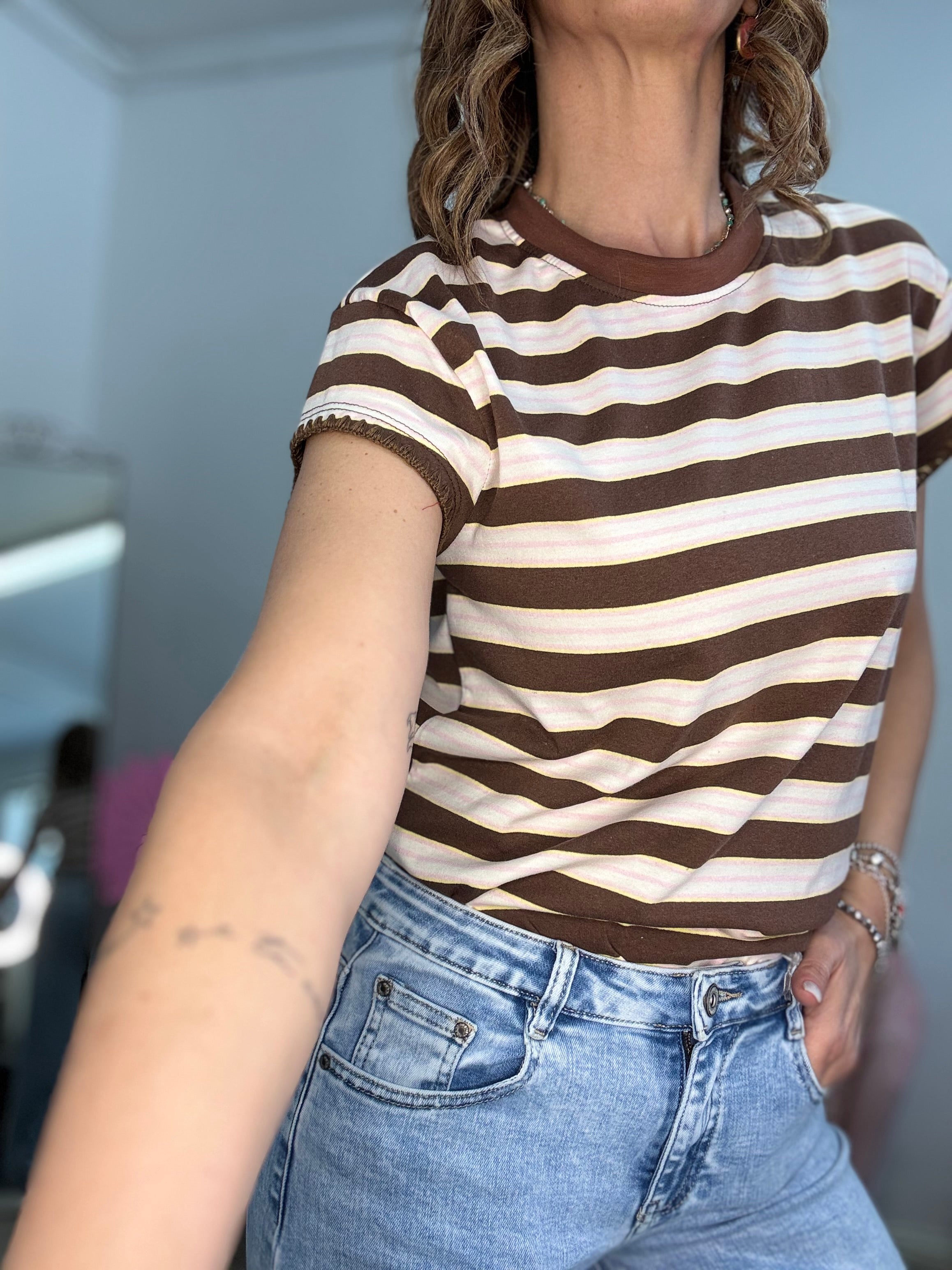 La t-shirt col bordo uncinetto