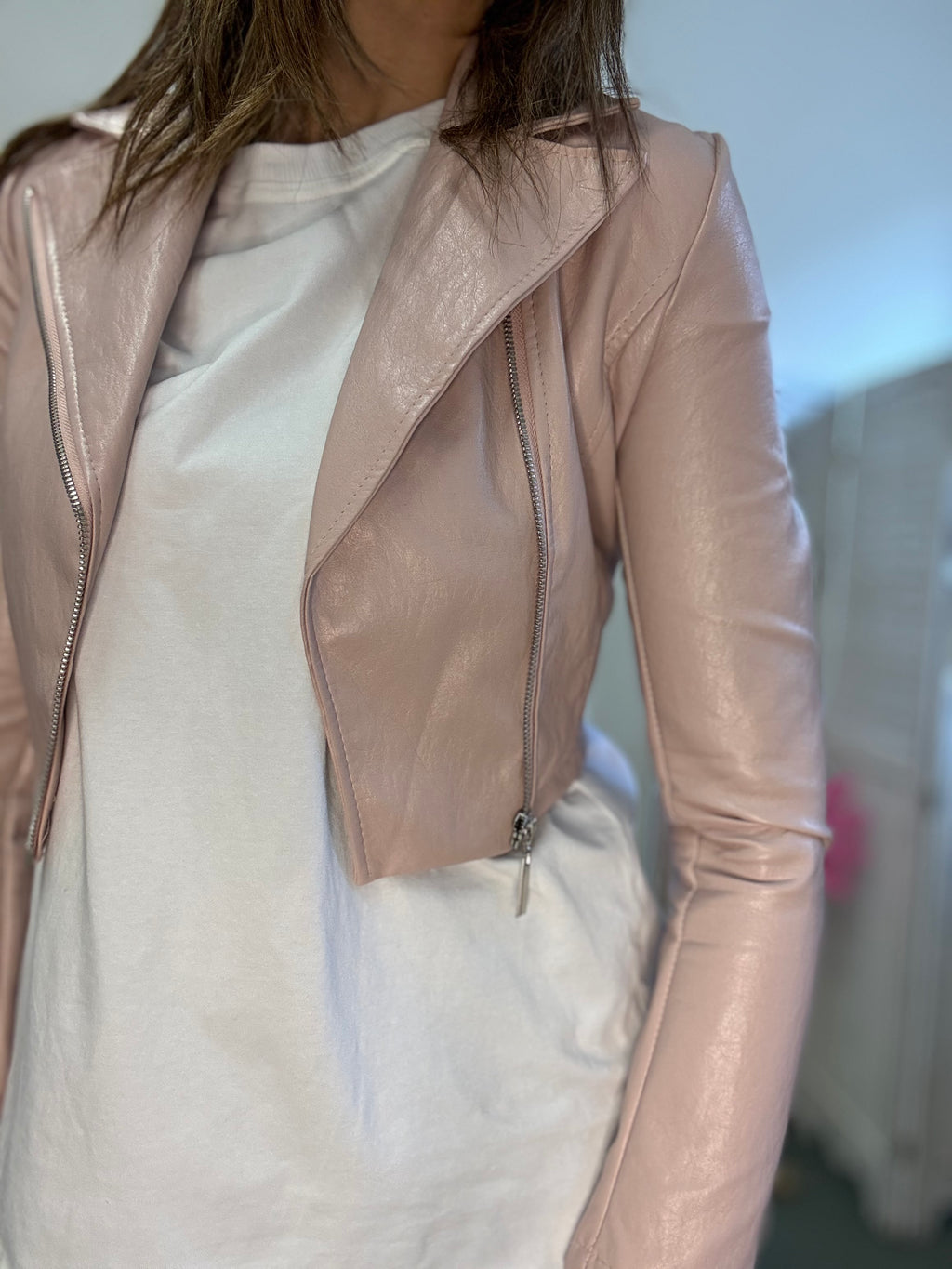 Il bolerino di ecopelle con la zip