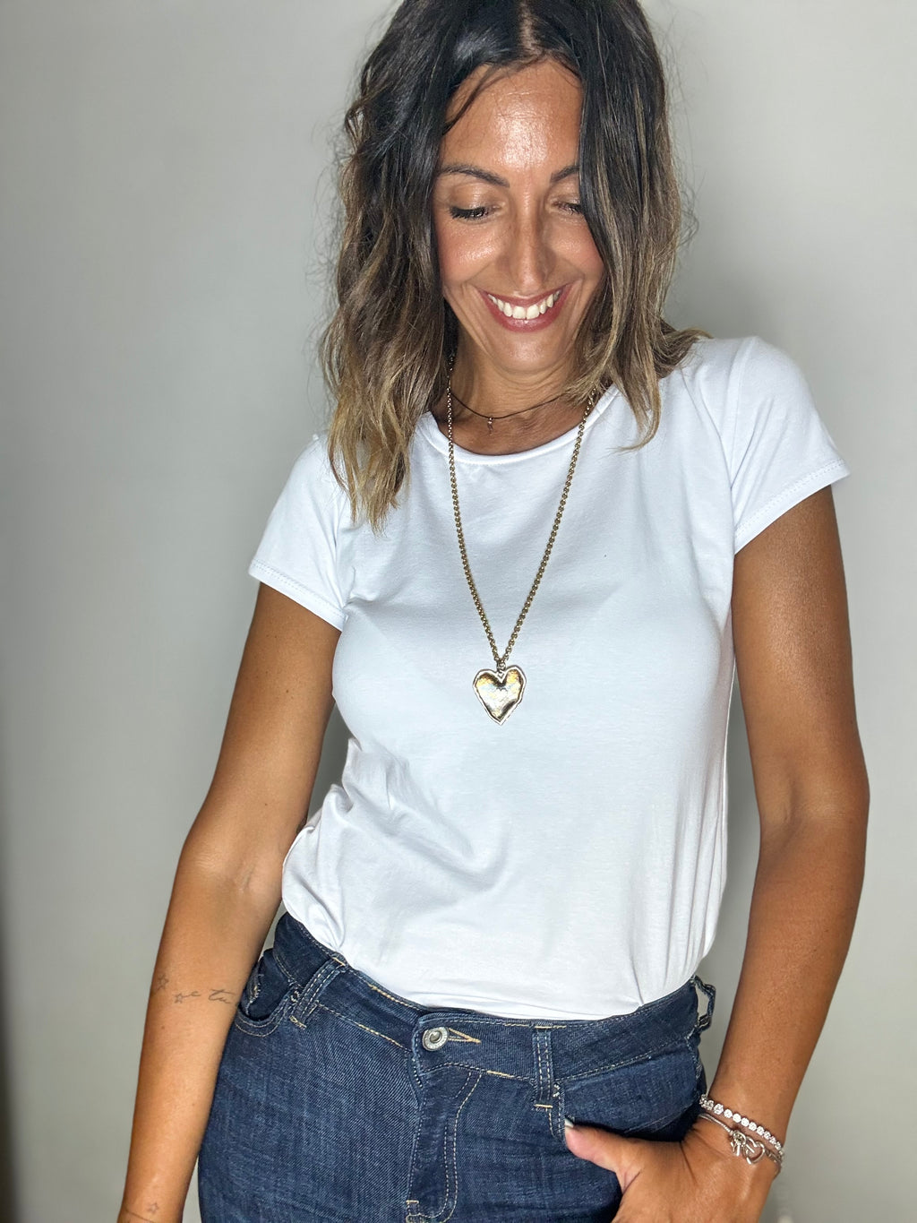 La t-shirt basica in diversi colori