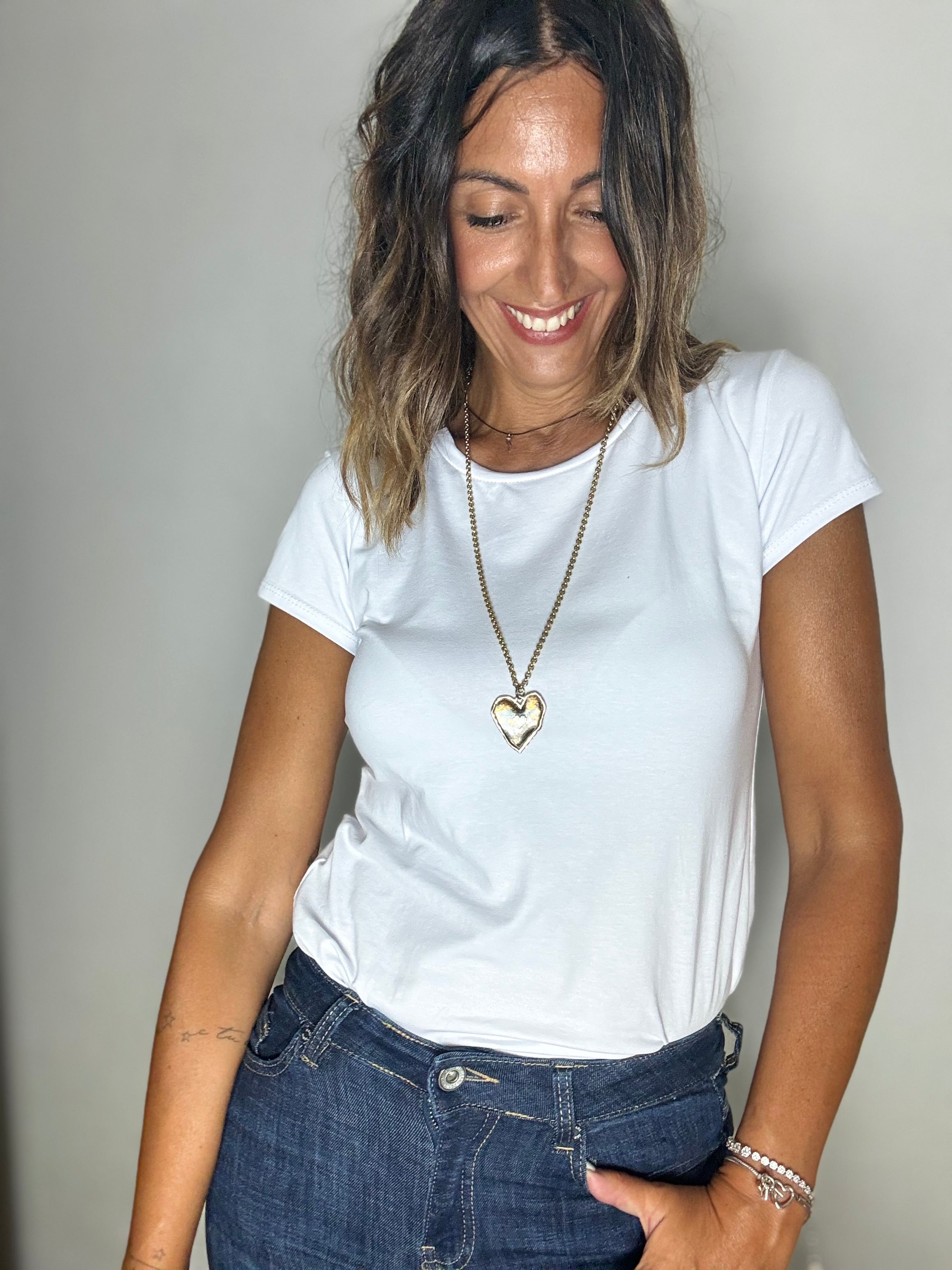 La t-shirt basica in diversi colori