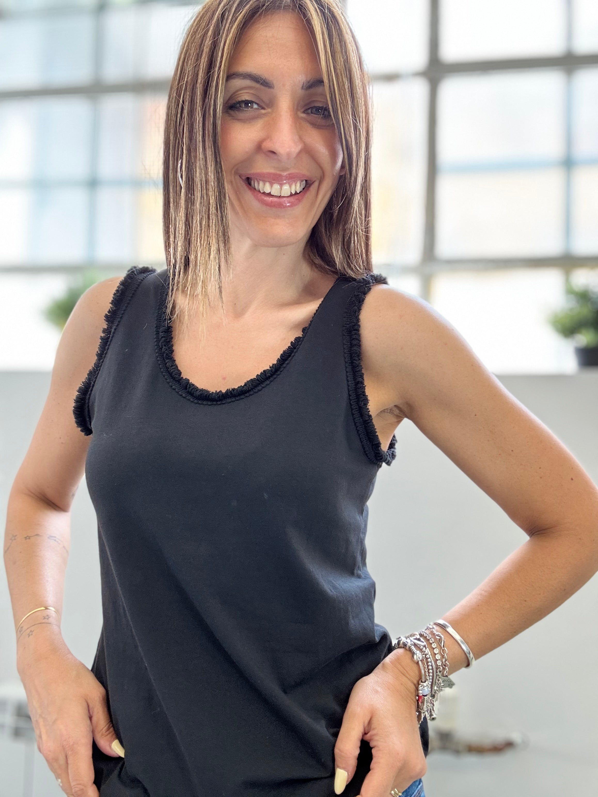 La canotta Ami con le frangette