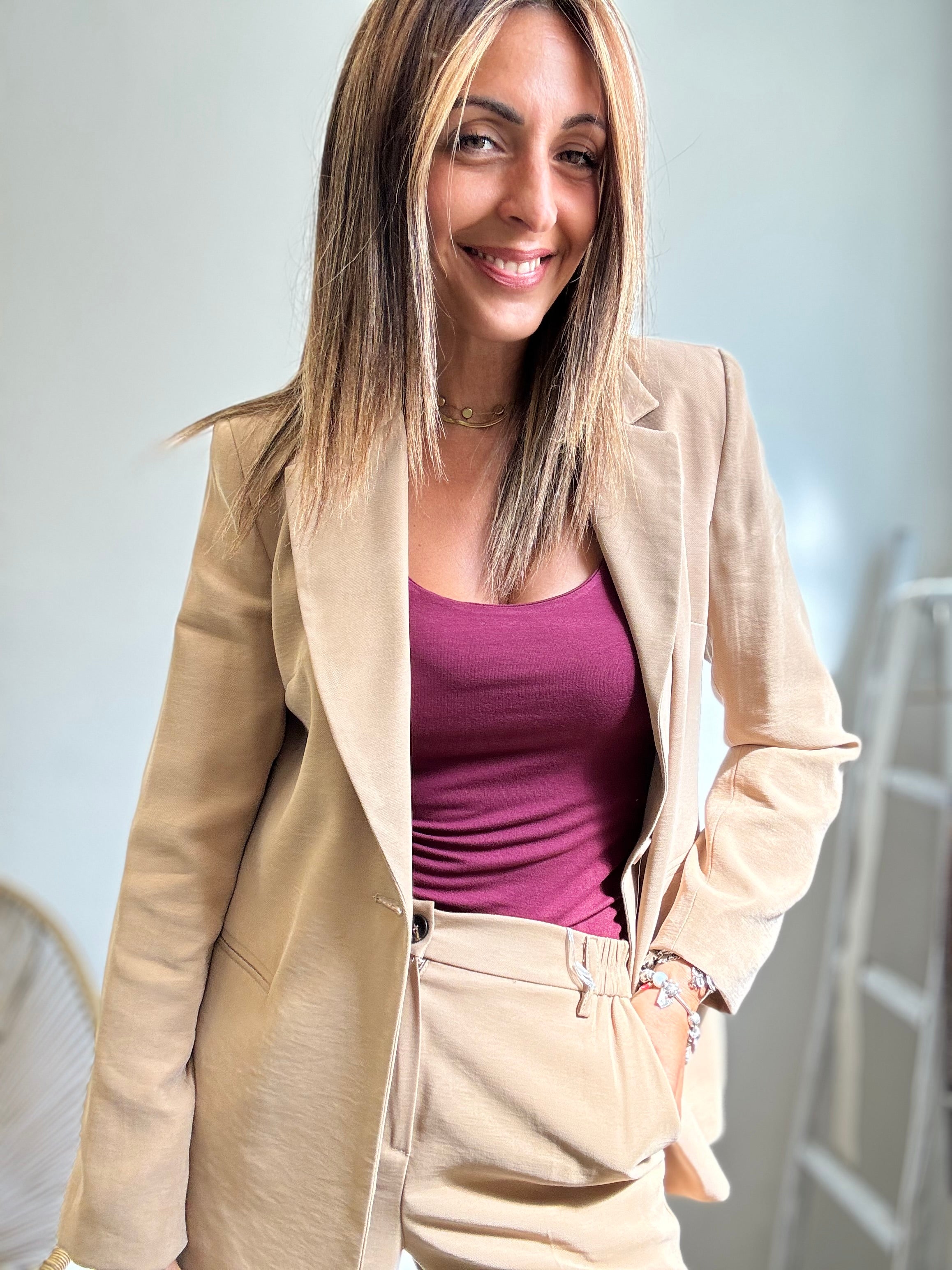 La canotta basica spalla larga ( tanti colori )