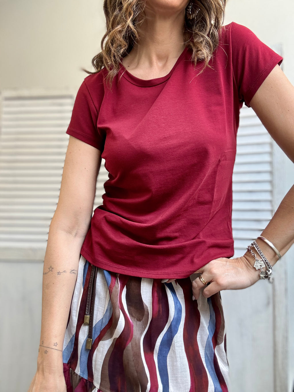 La t-shirt basica in diversi colori