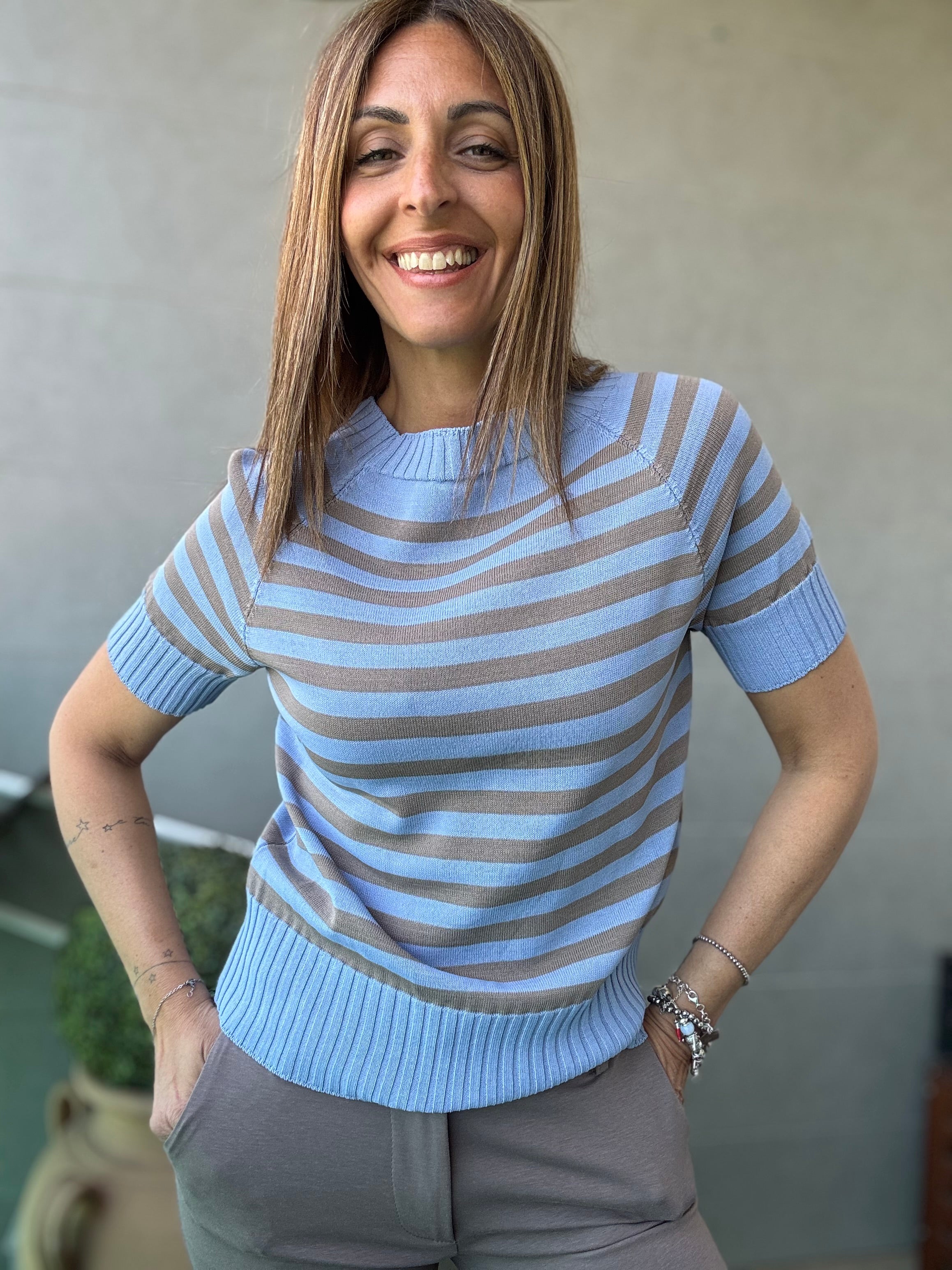 Il pull con le maniche corte