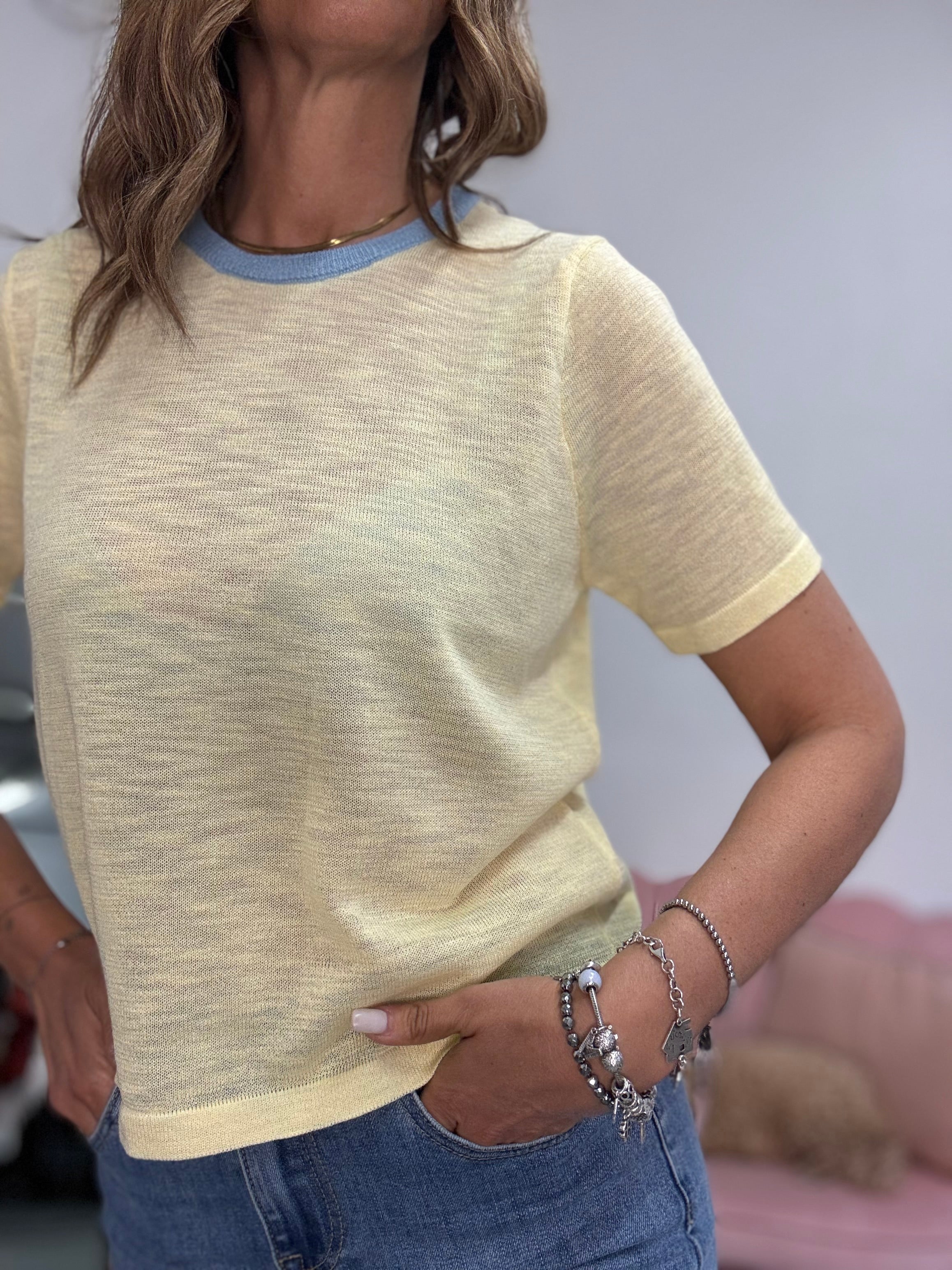 Il pull leggerissimo manica corta