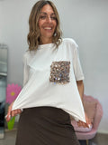La t-shirt col taschino glitter
