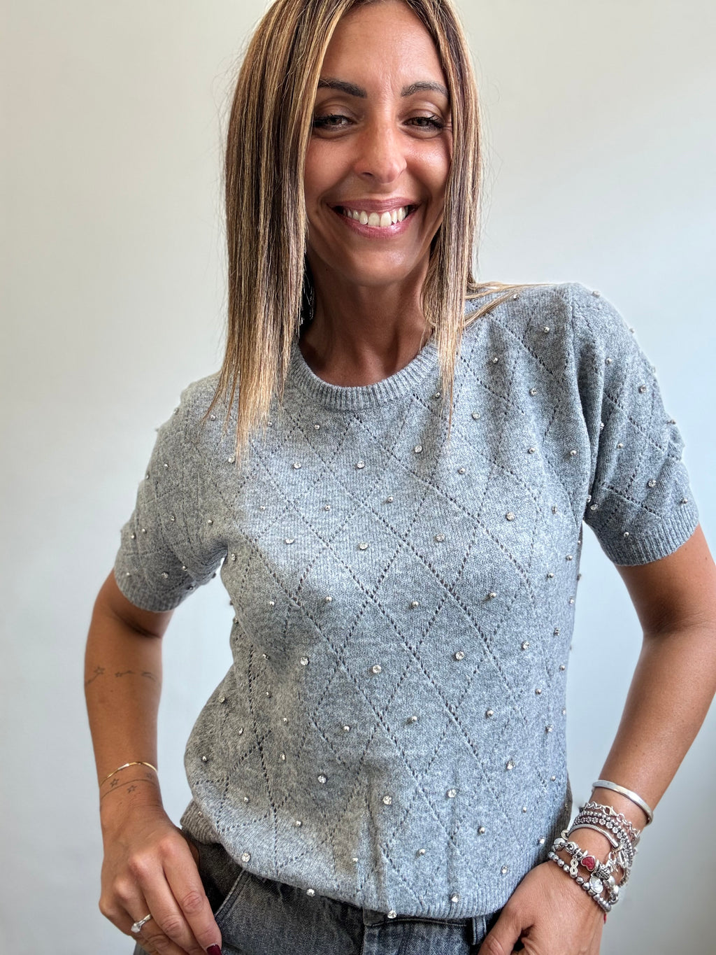 Il pull manca corta e perline