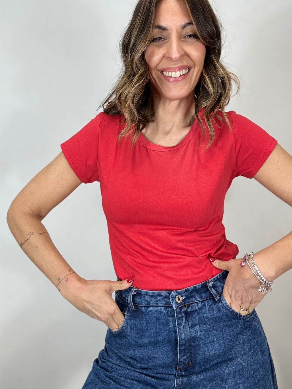 La t-shirt basica in diversi colori