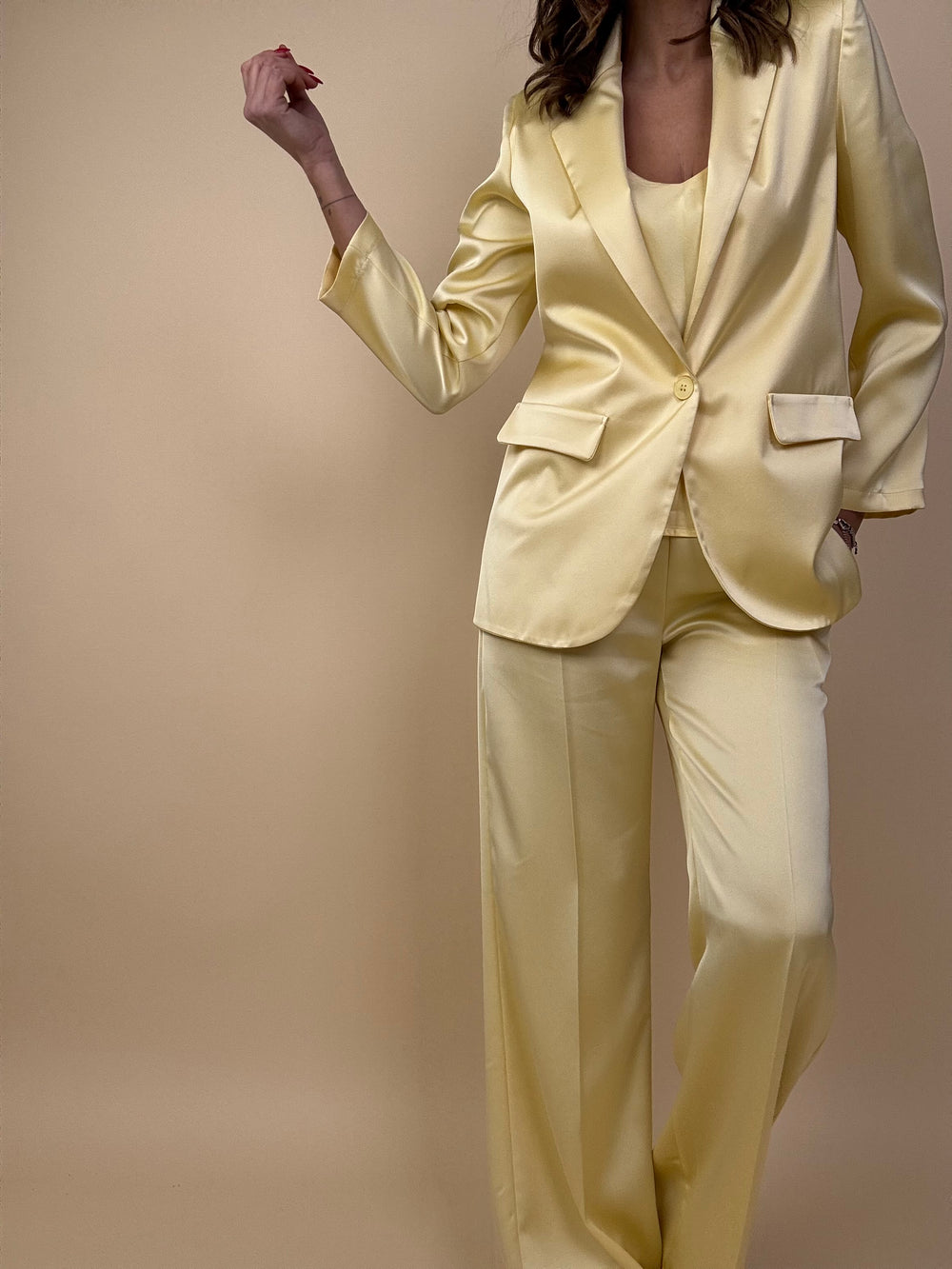 Il coordinato Delia in raso ( giacca e pantalone )