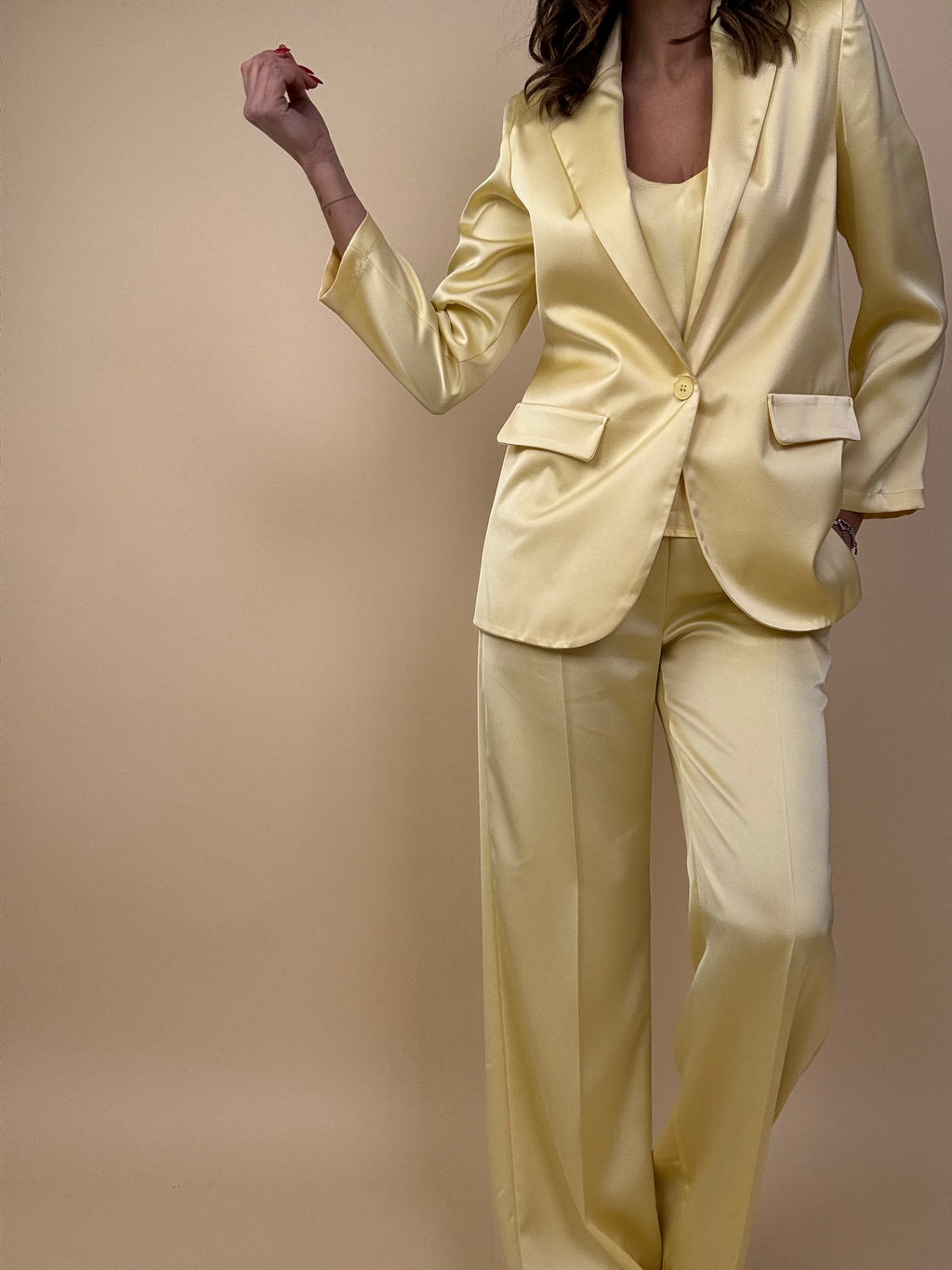 Il coordinato Delia in raso ( giacca e pantalone )