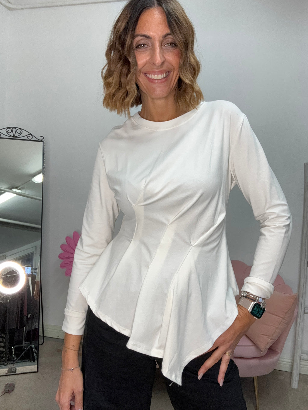 La t-shirt arriccio e punta