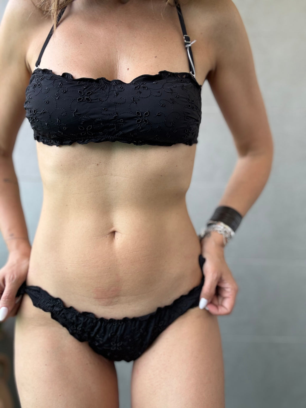 Costume a fascia sangallo nero