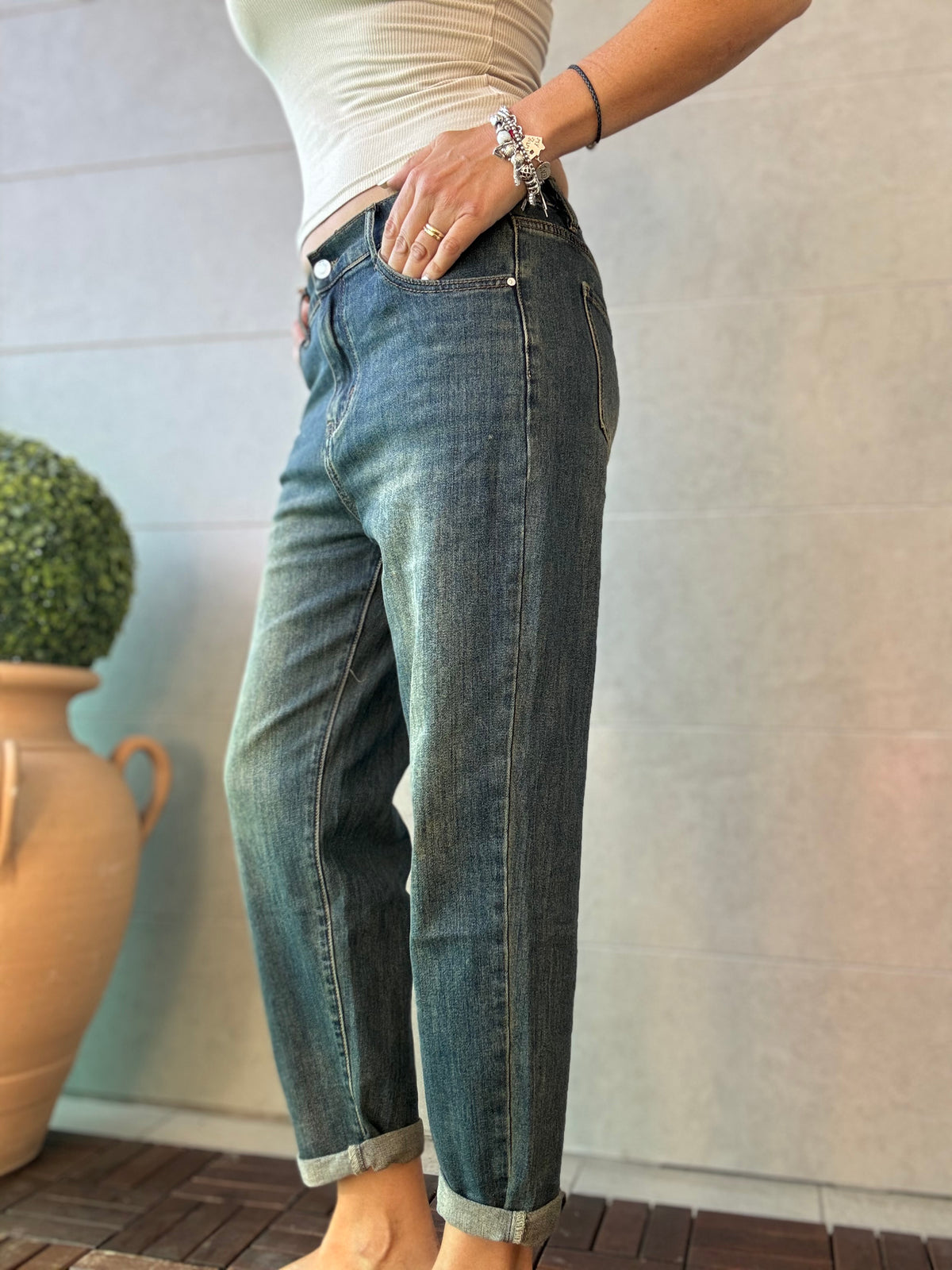 Il jeans boy-friend con l’elastico posteriore