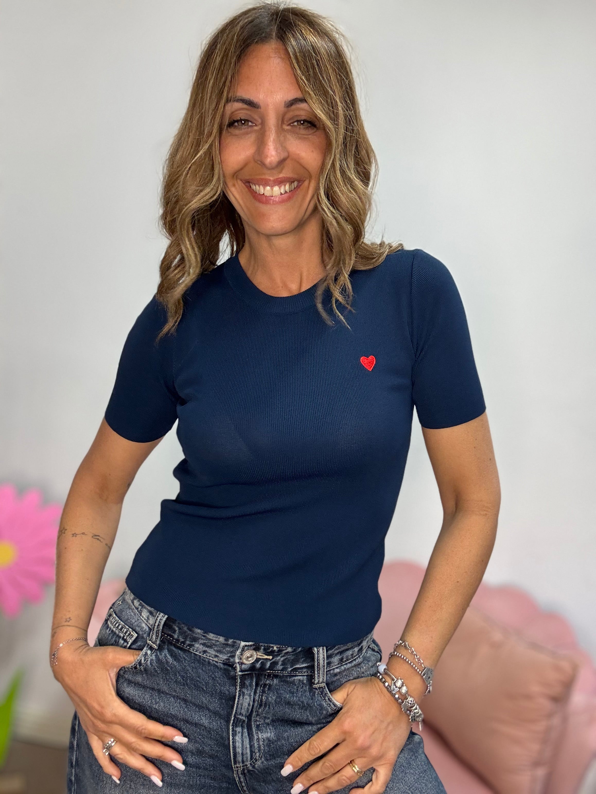 Il pull manica corta col cuoricino