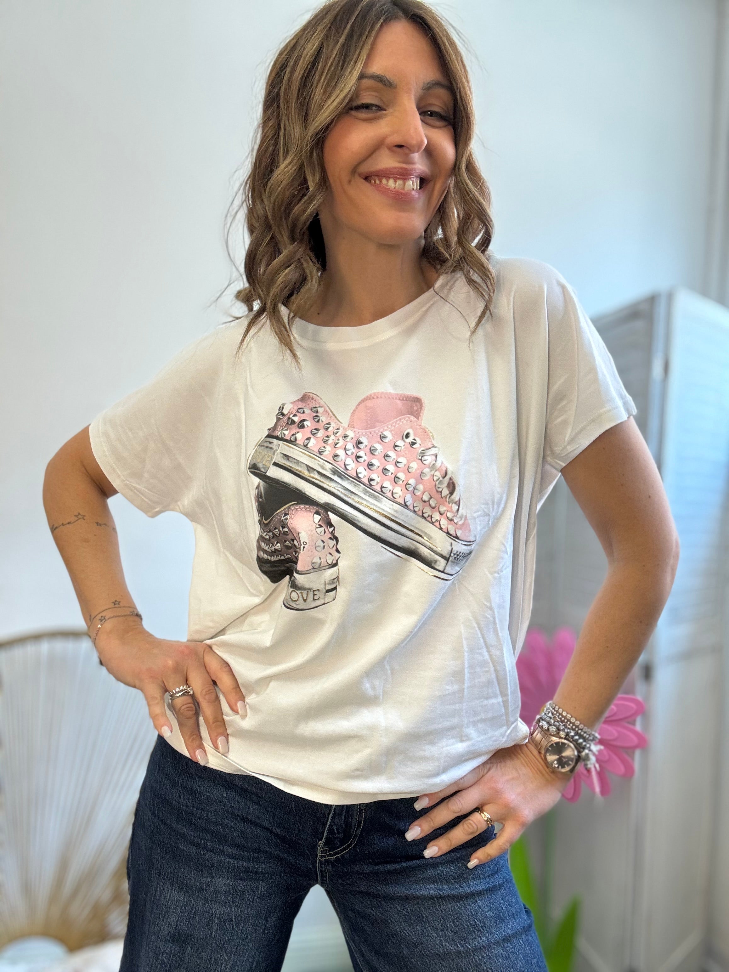 La t-shirt over con la scarpetta