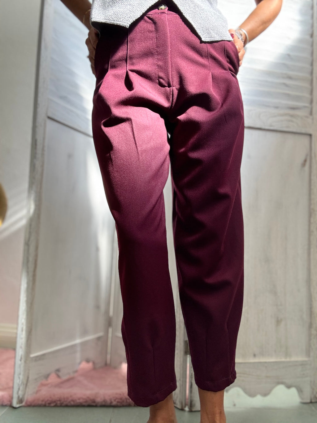 Il pantalone Javier con le pence