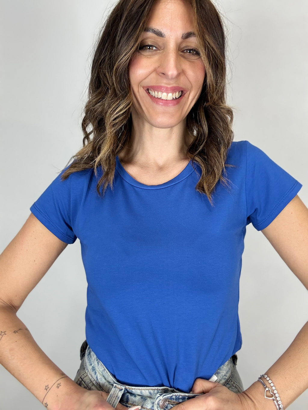 La t-shirt basica in diversi colori