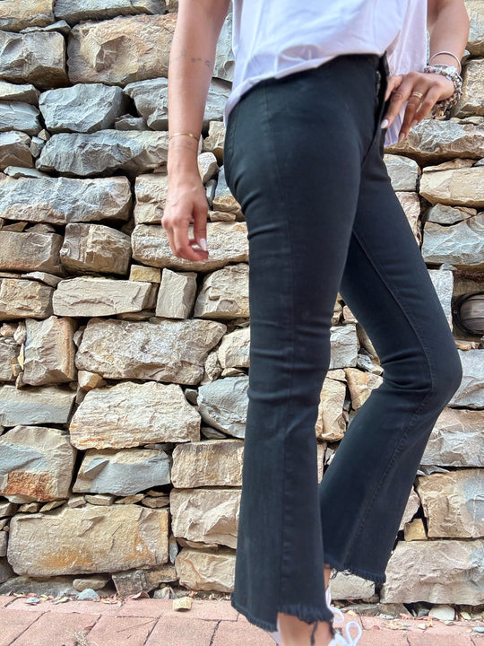 Il jeans trombetta con le frangette