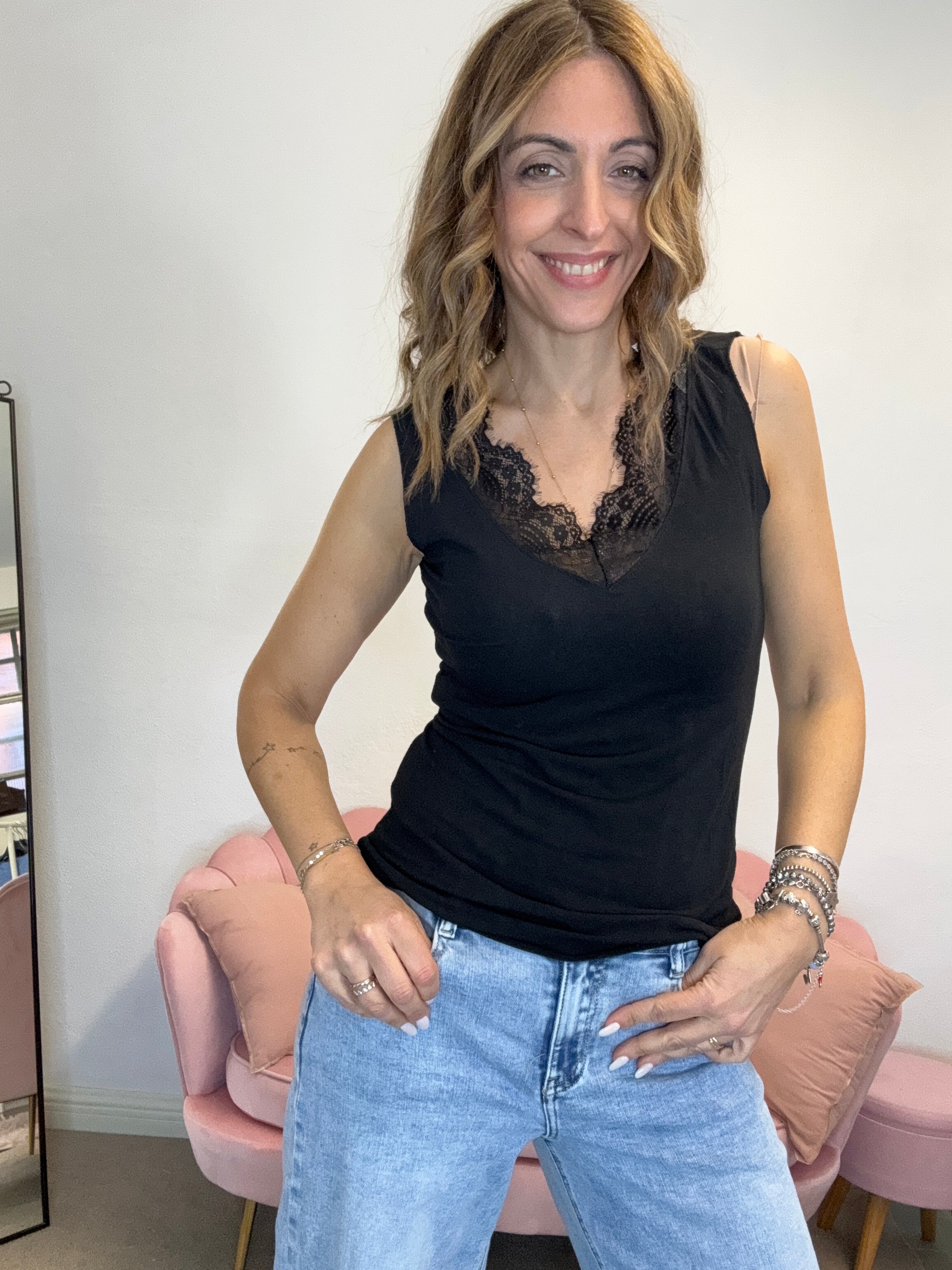 La canotta Cachemiretta col pizzo