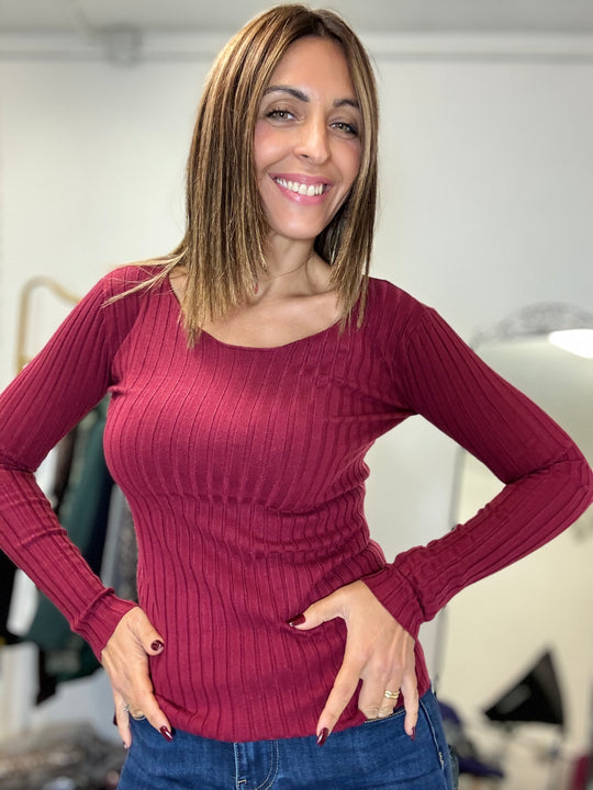 Il pull basico con le costine