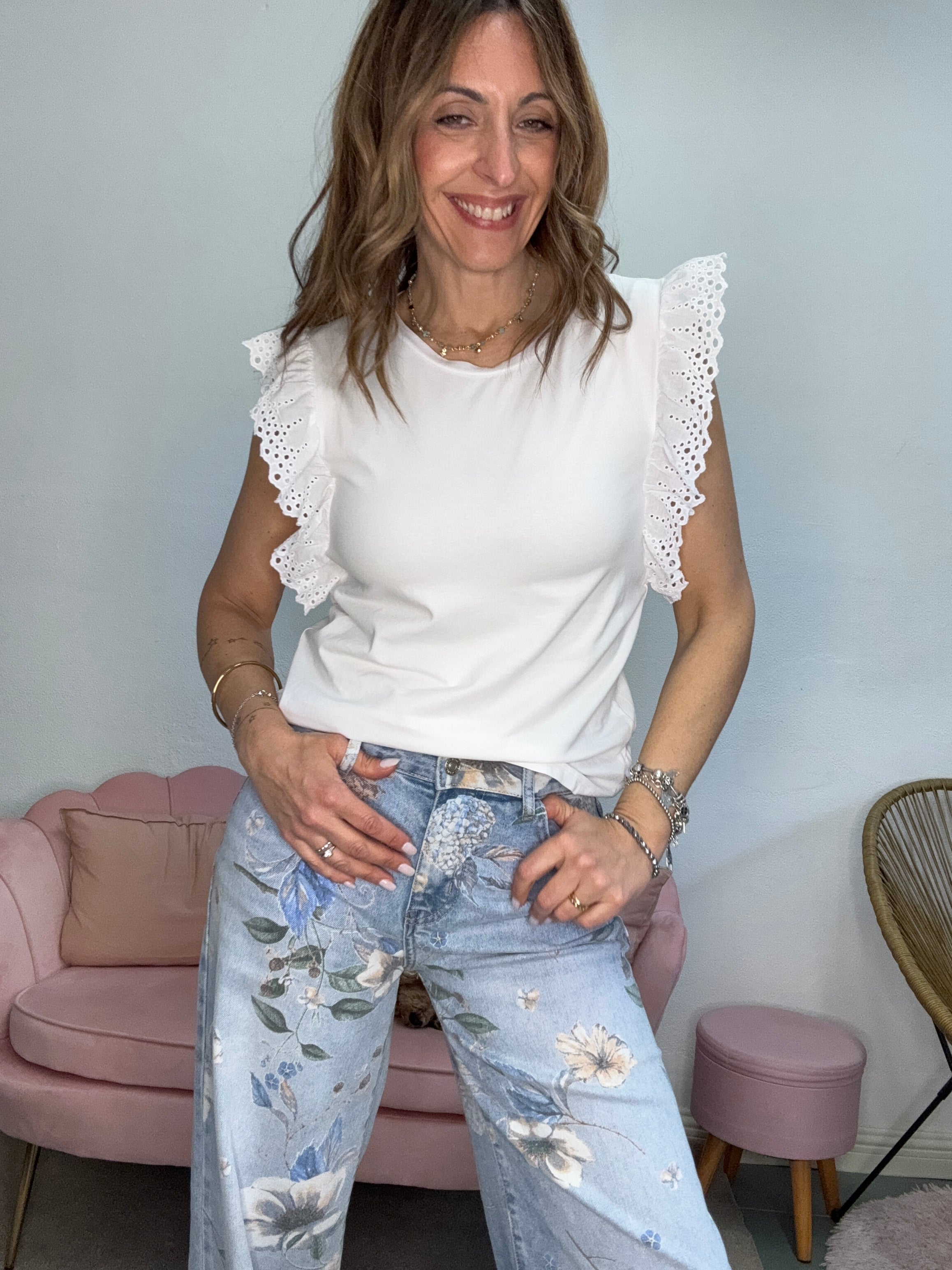 La canotta col sangallo nel giromanica