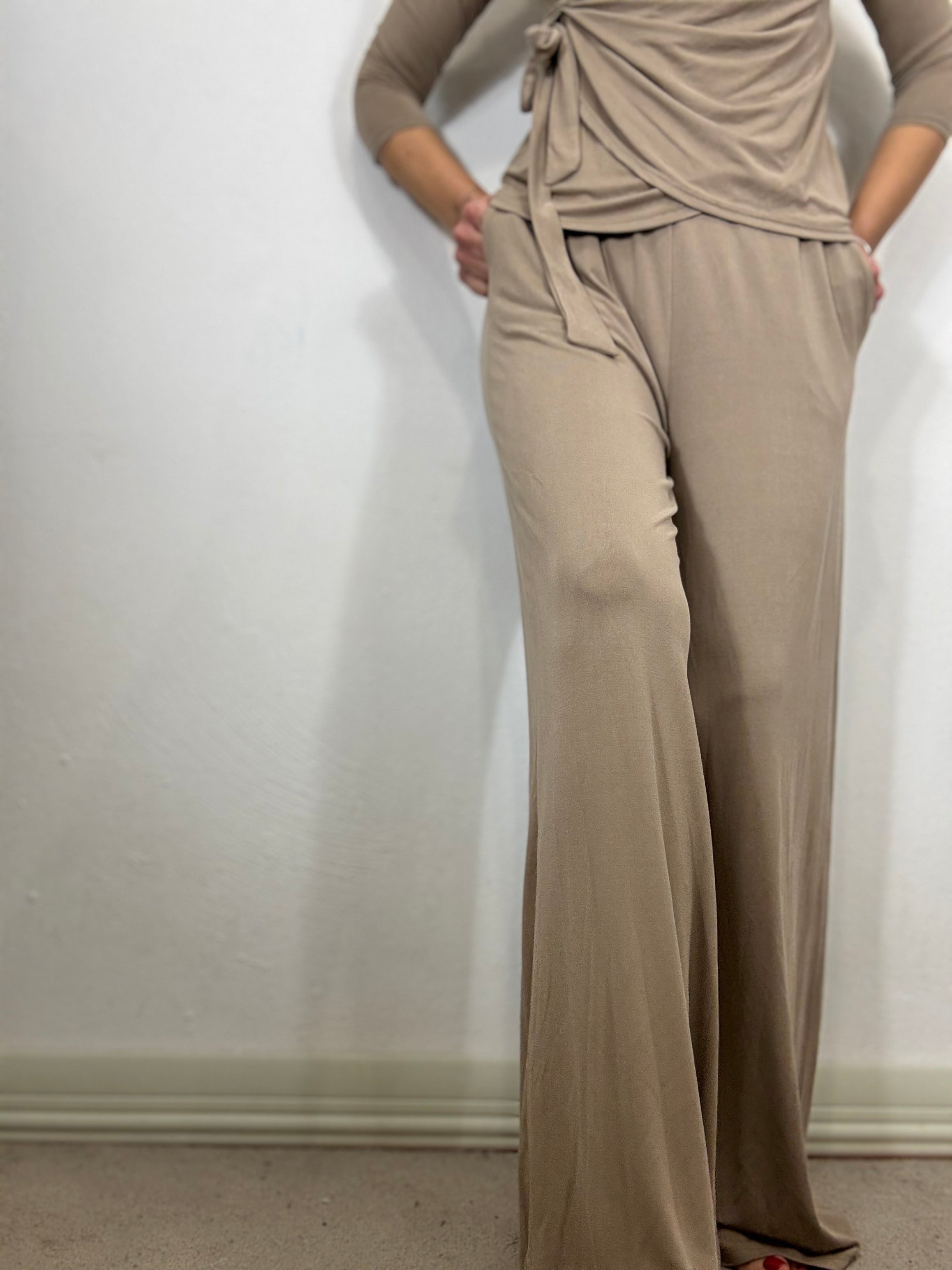 Pantaloni a costine in viscosa leggera