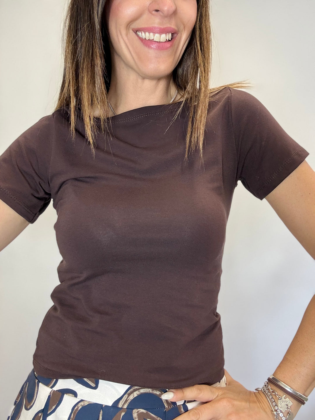 La t-shirt con lo scollo barchetta