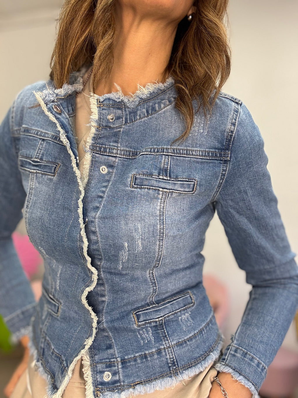 Giubbino in jeans con le frangette denim chiaro