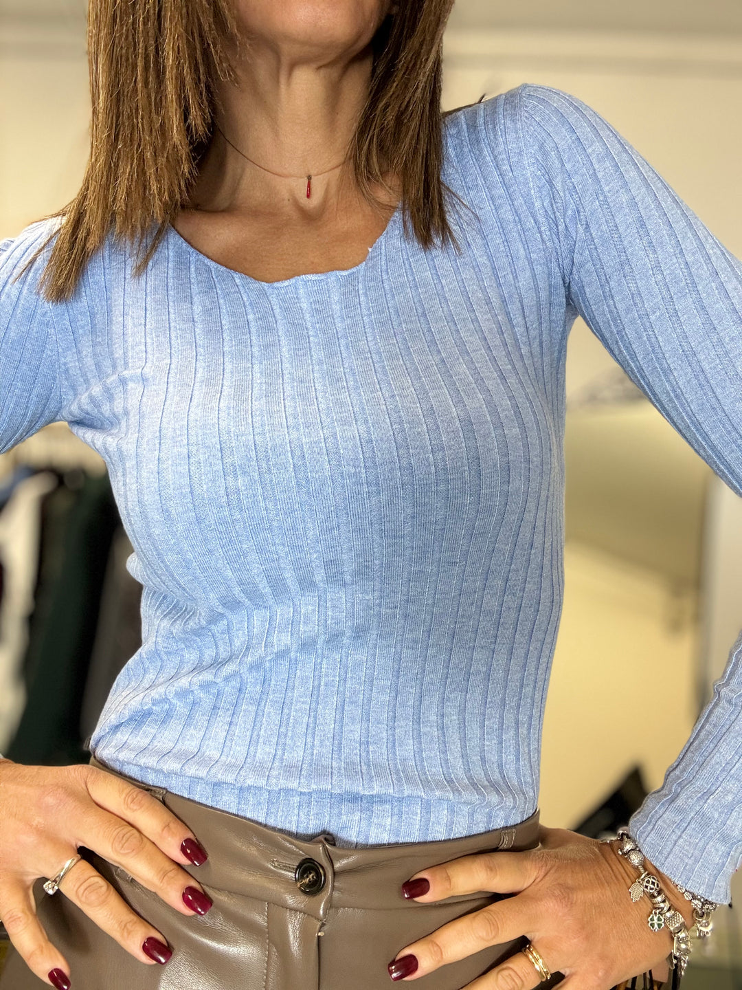 Il pull basico con le costine