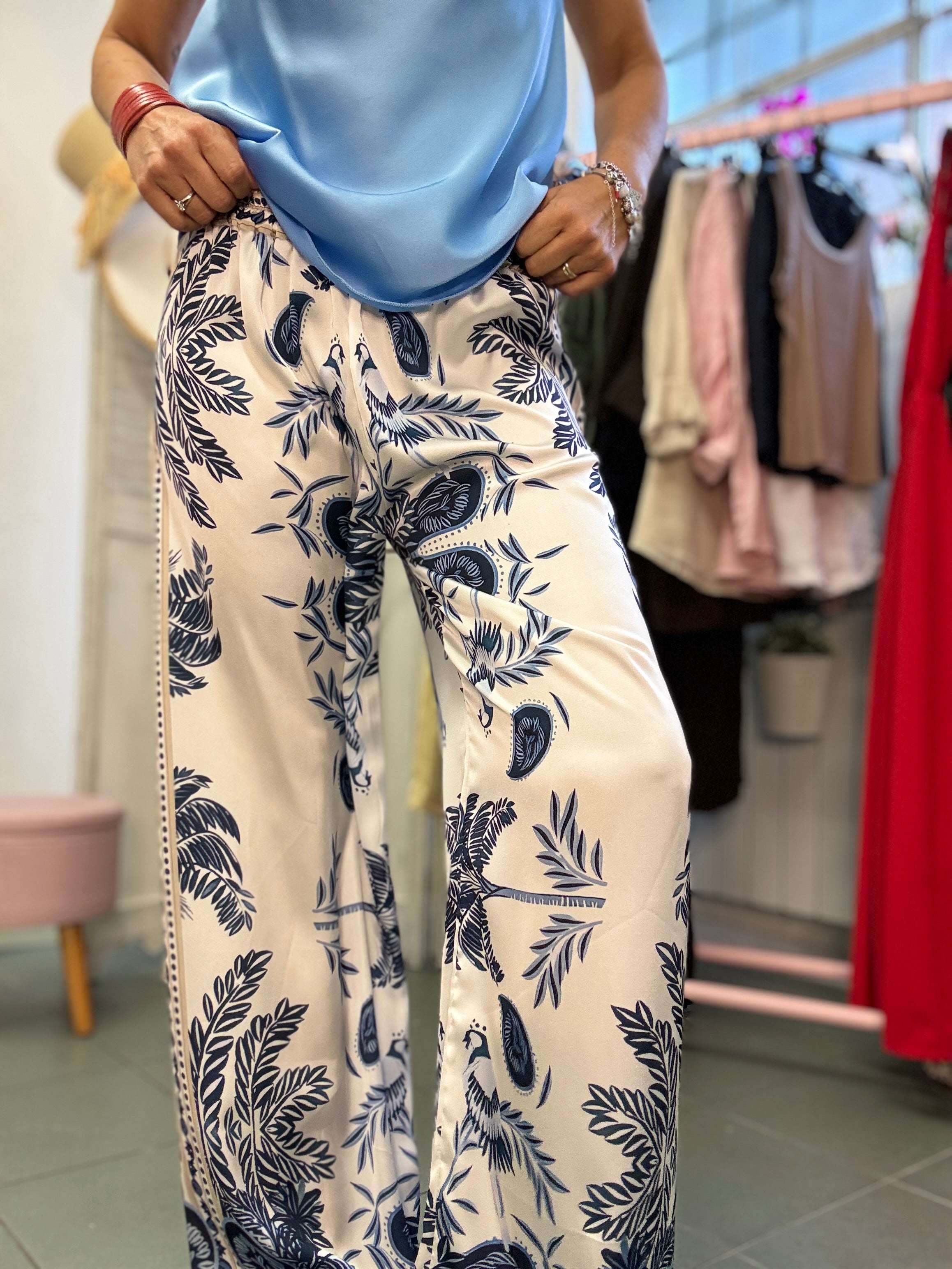 Il pantalone raso Oreste