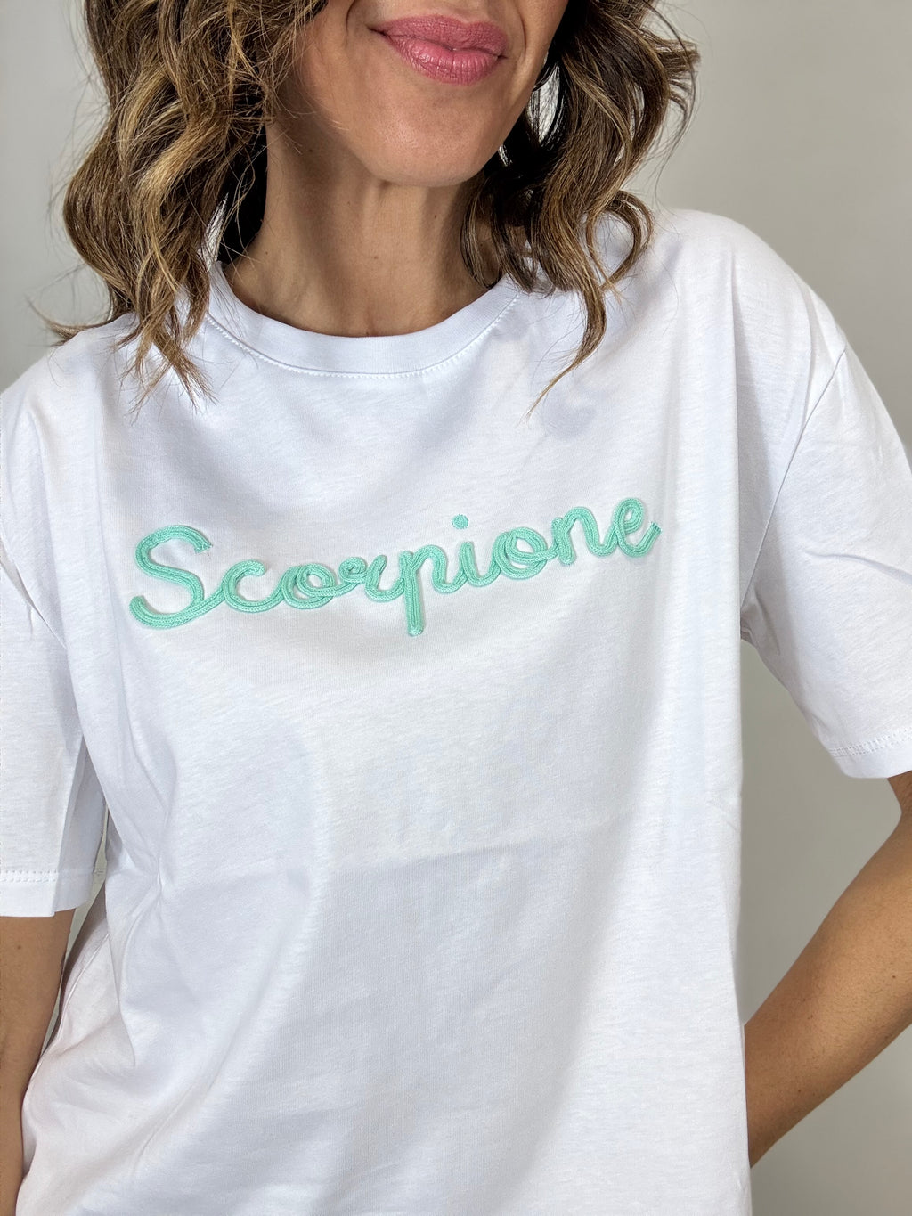 La T shirt LUMINA coi segni zodiacali