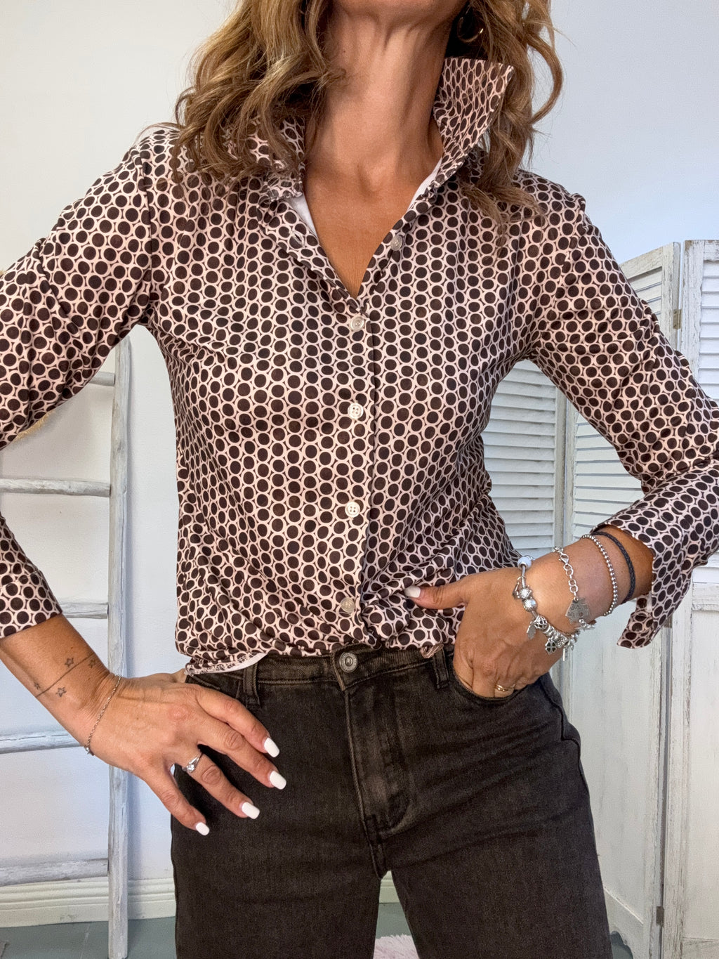 La camicia in maglina con le bolle