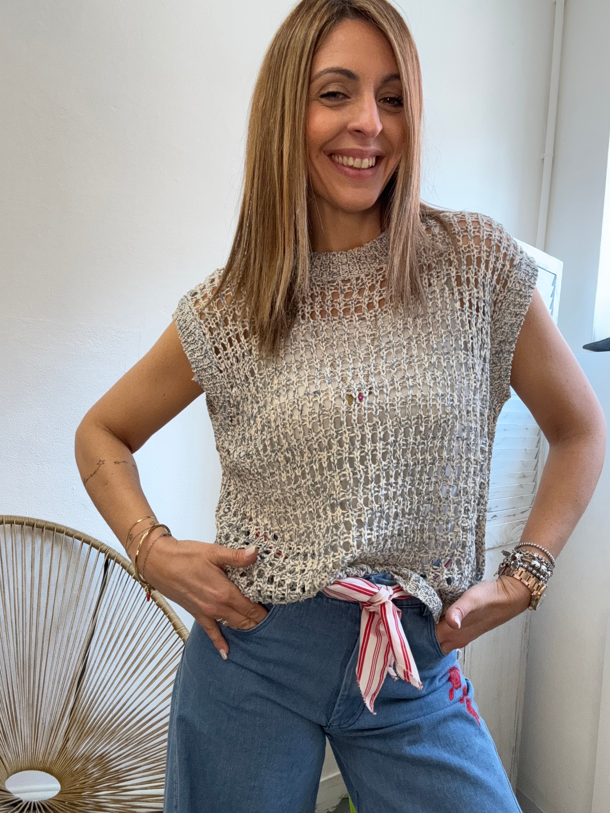 Il gilet uncinetto traforato