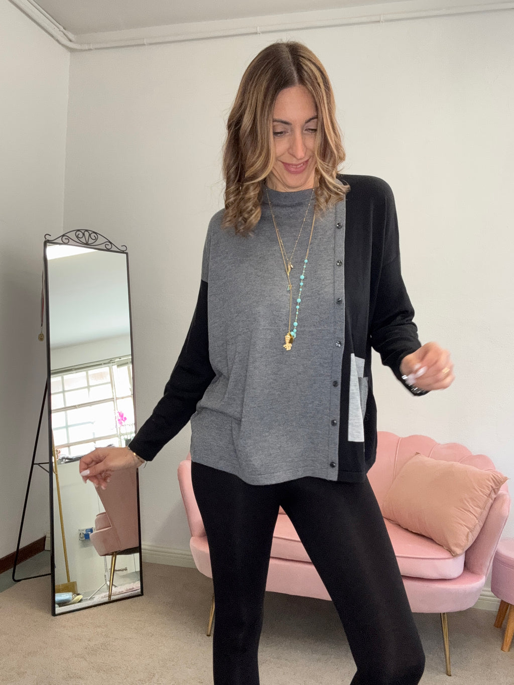 La maglia da leggins coi bottoncini finti