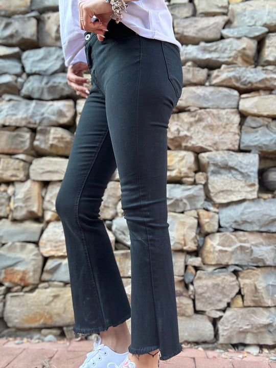 Il jeans trombetta con le frangette