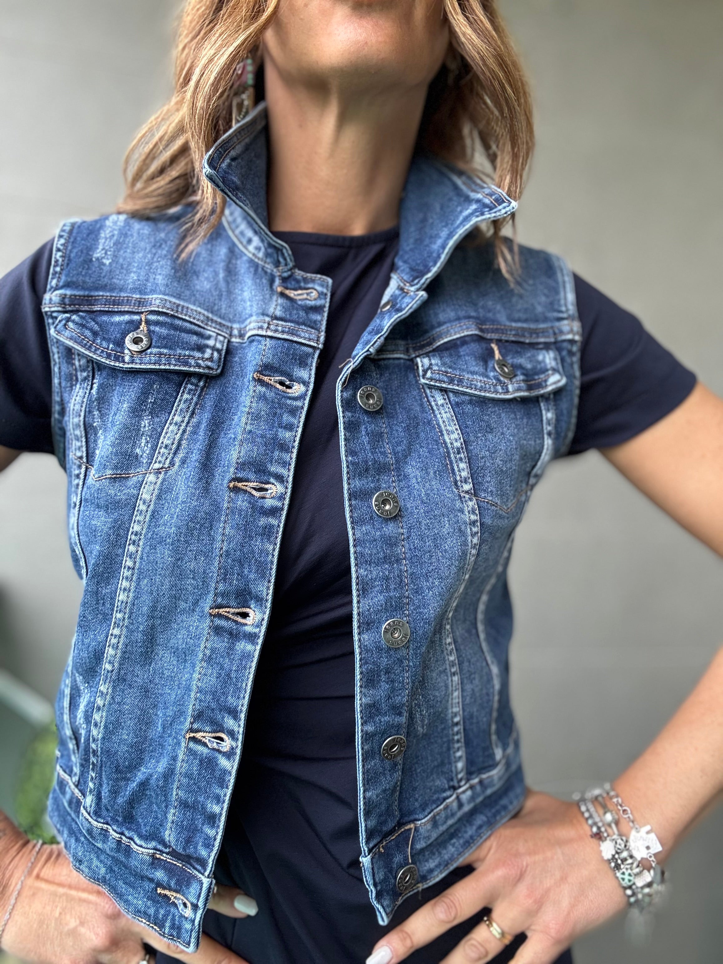 Il gilet di jeans