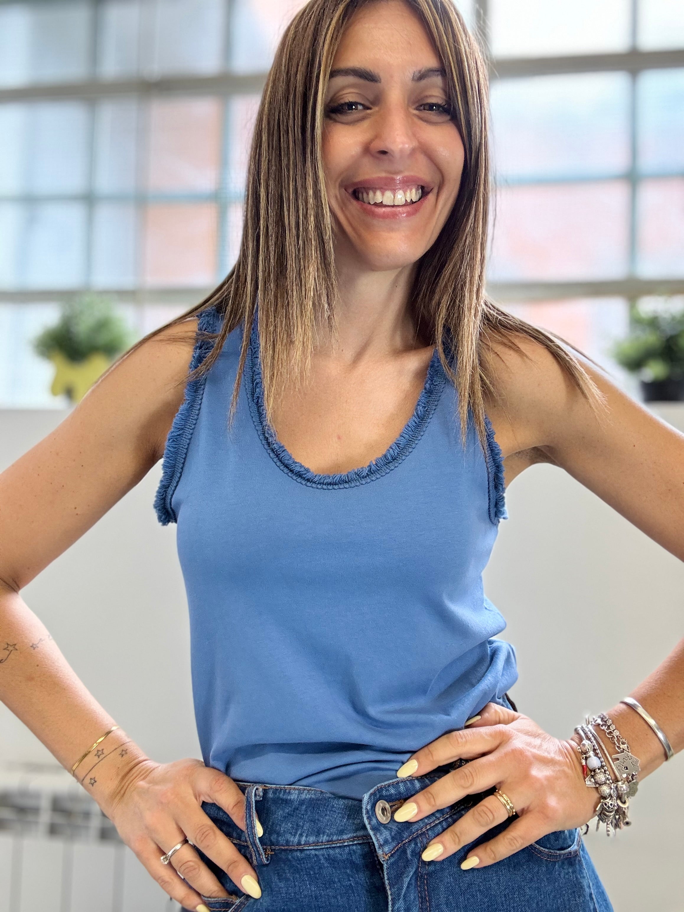 La canotta Ami con le frangette