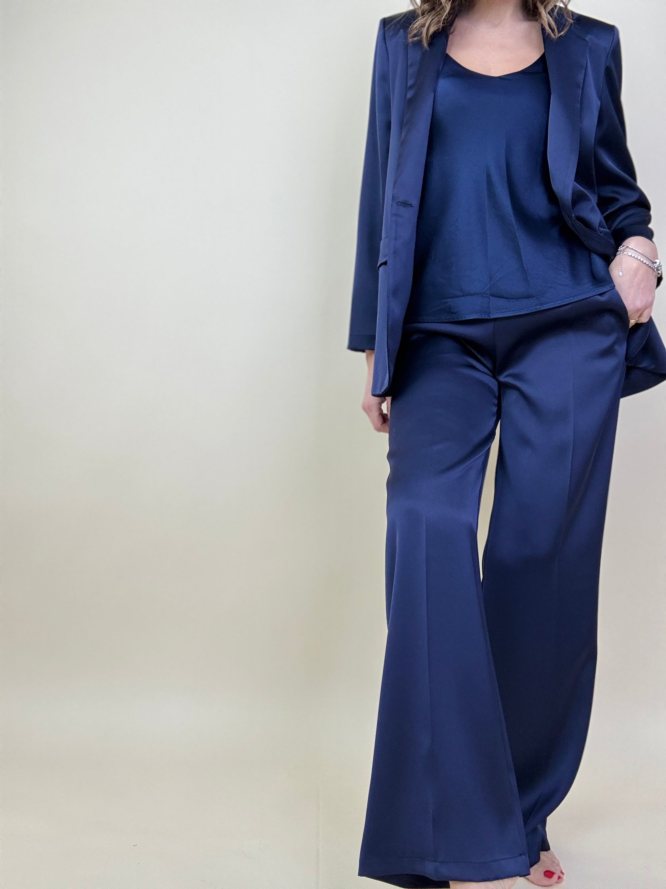 Il coordinato Delia in raso ( giacca e pantalone )