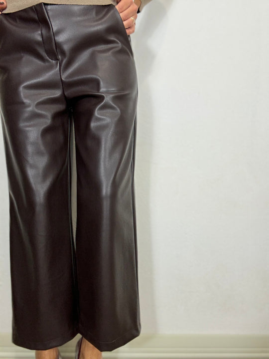 Pantalone trombetta di ecopelle in due colori ( nero e marrone )