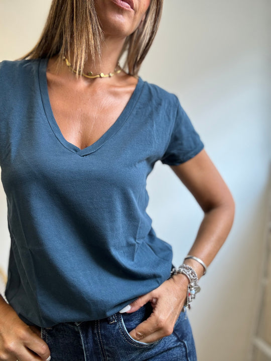 La t-shirt scollo a V