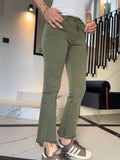 Il jeans zampetta con le frangette militare