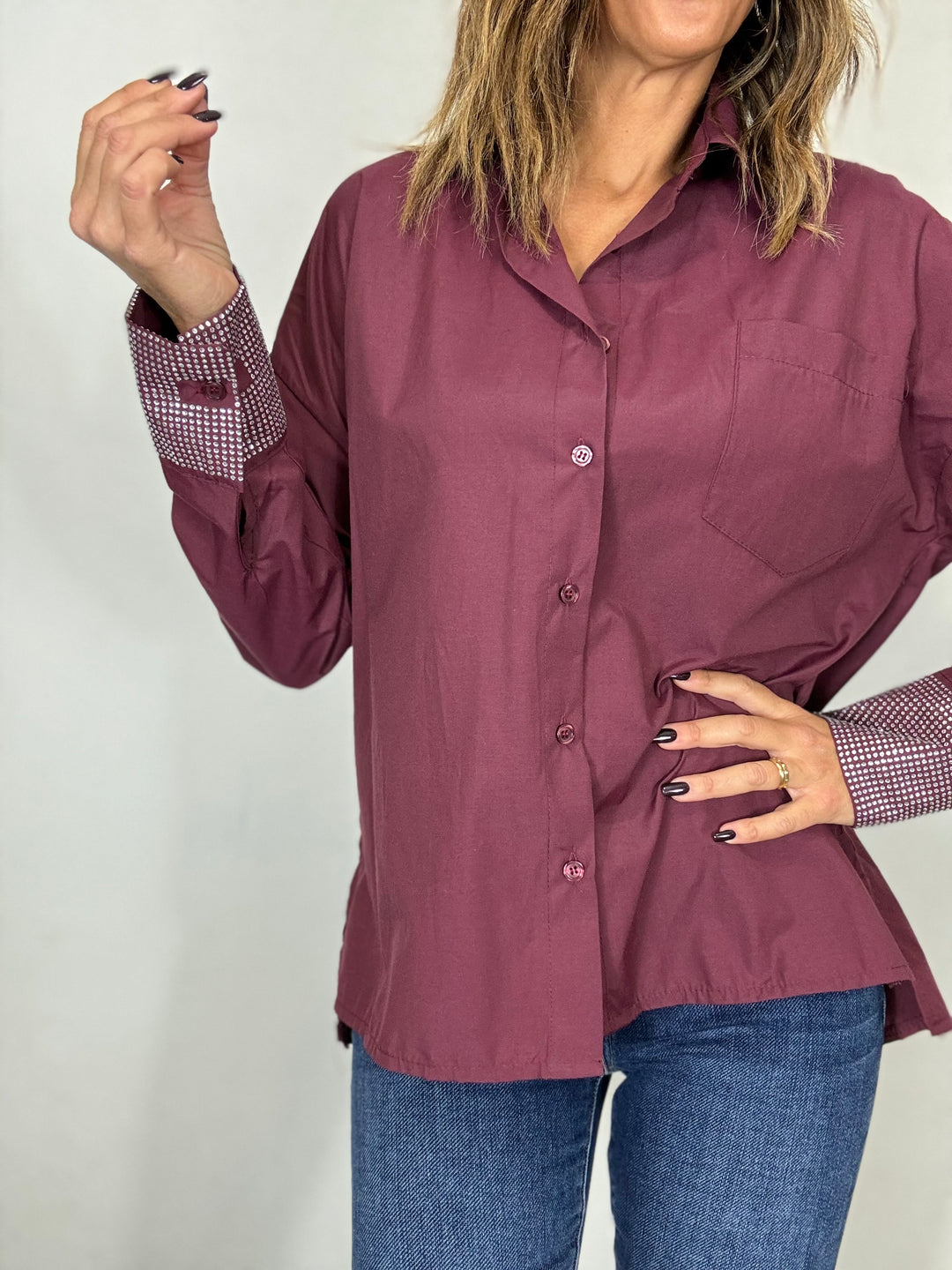 La camicia con i polsini di luce ( bianca e bordeaux )