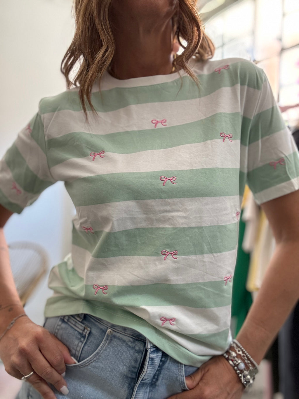 La t-shirt righe e fiocchetti