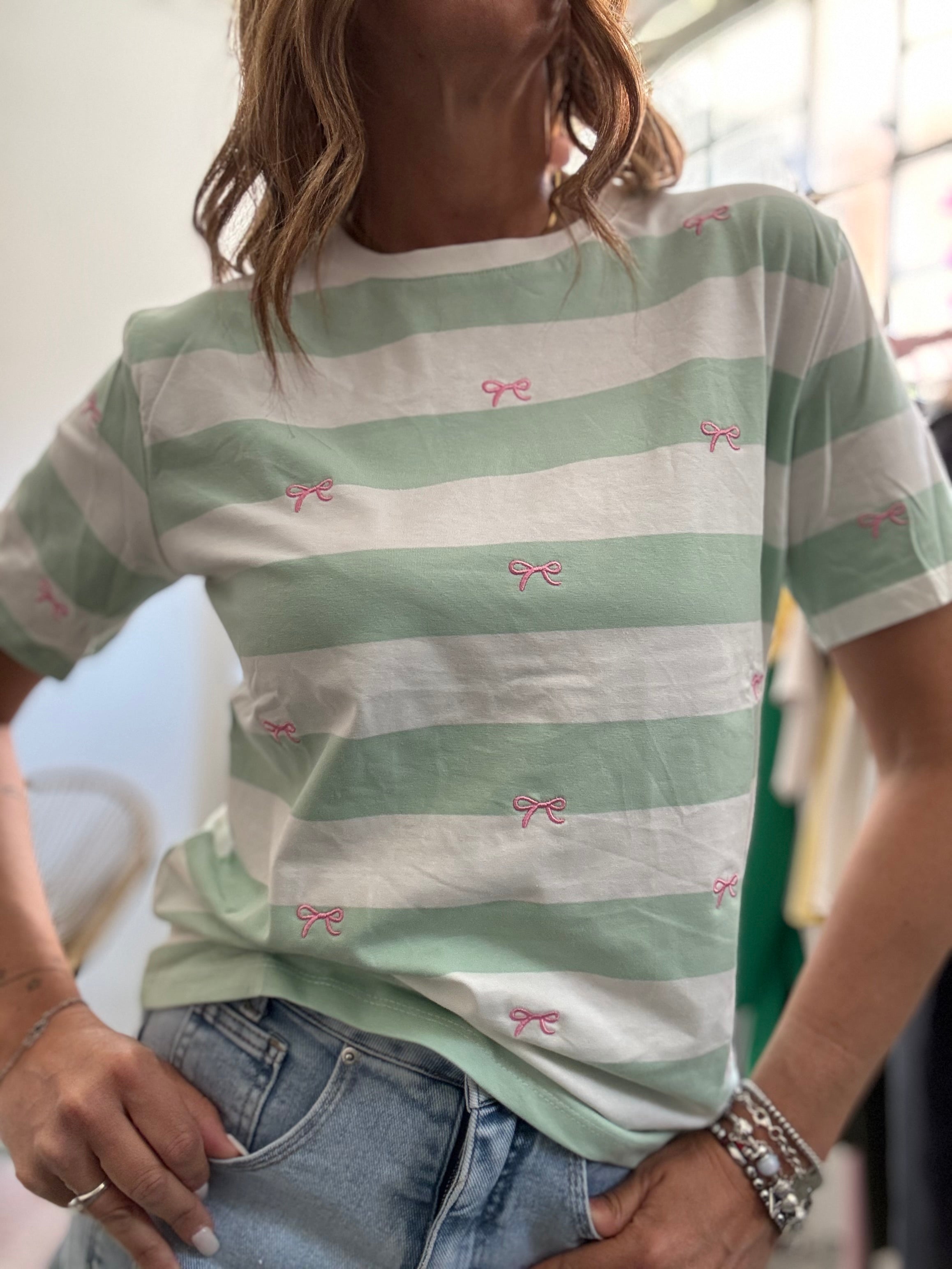 La t-shirt righe e fiocchetti