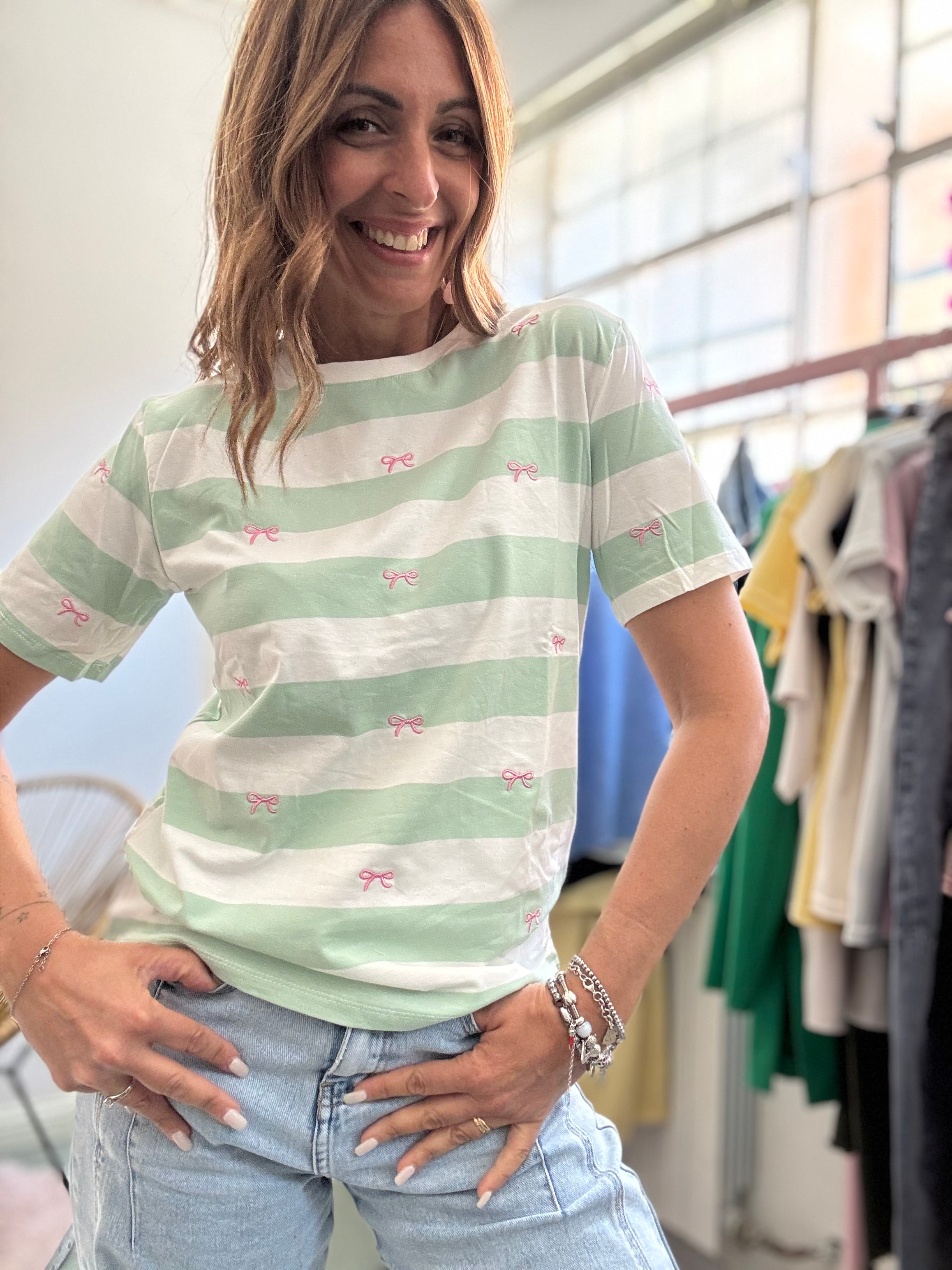 La t-shirt righe e fiocchetti