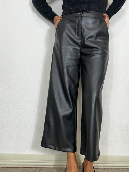 Pantalone trombetta di ecopelle in due colori ( nero e marrone )