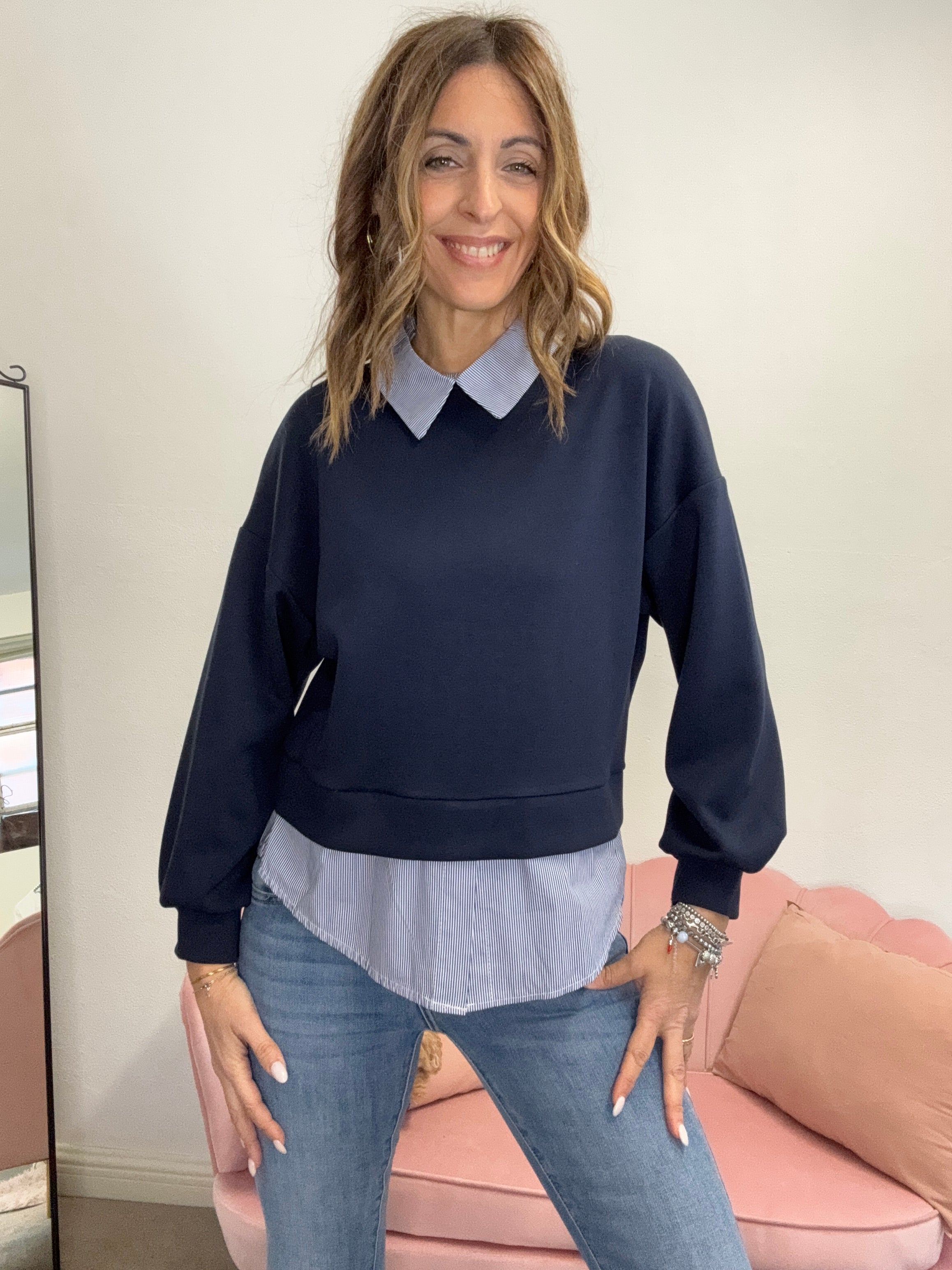 La felpa con la camicia