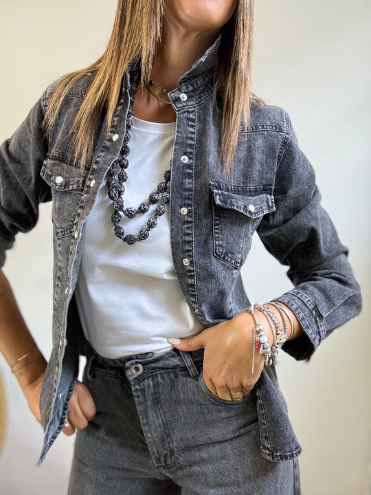 La camicia in jeans grigia